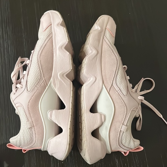 Pink Nike - Picture 2 of 5